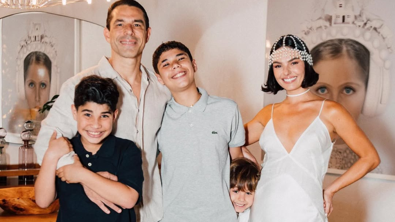 Marcus e Isis com seus filhos