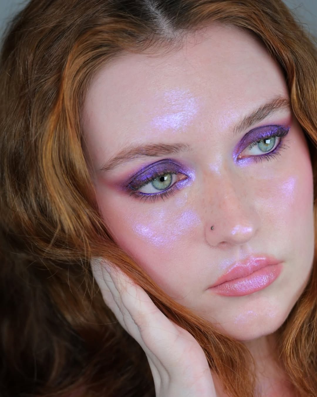 Maquiagem roxa: tendência domina o mundo da beleza Maquiagem roxa: tendência domina o mundo da beleza