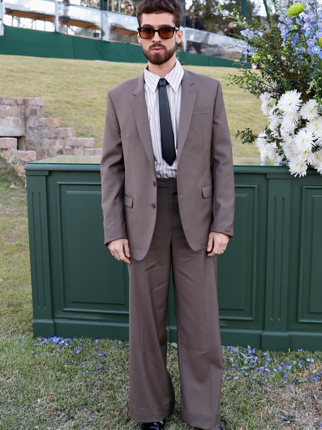 Bruna Marquezine e João Guilherme surpreendem ao chegarem juntos ao casamento de Giovanna Lancellotti Bruna Marquezine e João Guilherme surpreendem ao chegarem juntos ao casamento de Giovanna Lancellotti