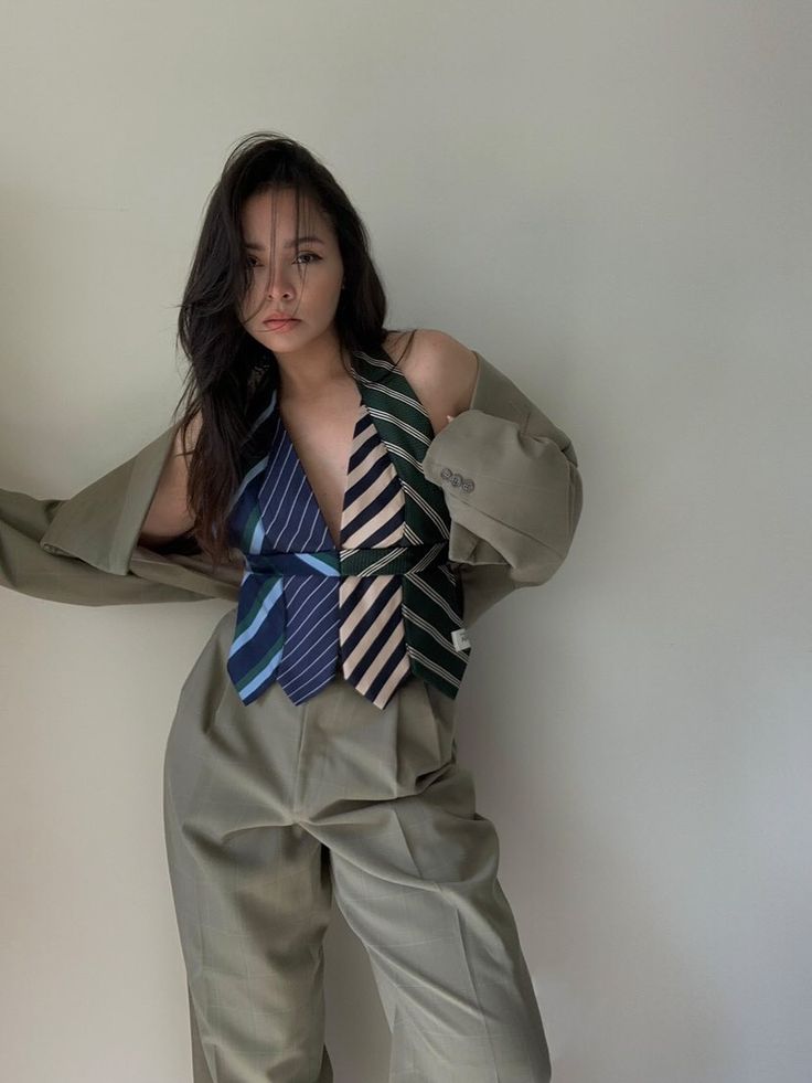 Direto dos anos 2000: gravata volta a ser tendência de moda