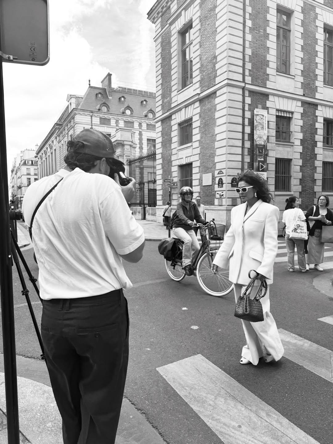 Juliana Paes brilha em Paris com look de R$ 33 mil e styling sofisticado Juliana Paes