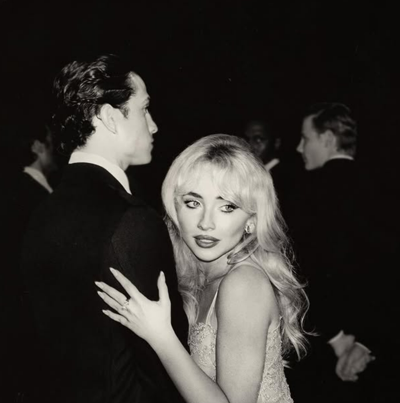 Sabrina Carpenter lança capa alternativa de álbum e reacende debate sobre machismo Sabrina Carpenter lança capa alternativa de álbum e reacende debate sobre machismo