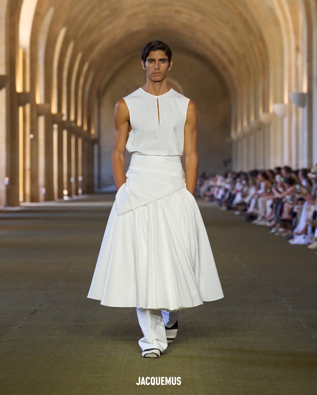 Jacquemus aposta em desfile narrativo na Semana de Moda de Paris Jacquemus aposta em desfile narrativo na Semana de Moda de Paris