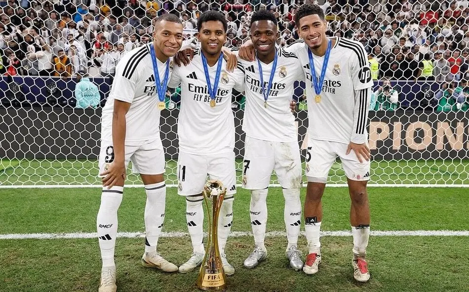 Bellingham brilha, marca e confirma cirurgia no ombro após vitória do Real Madrid no Mundial Bellingham brilha, marca e confirma cirurgia no ombro após vitória do Real Madrid no Mundial