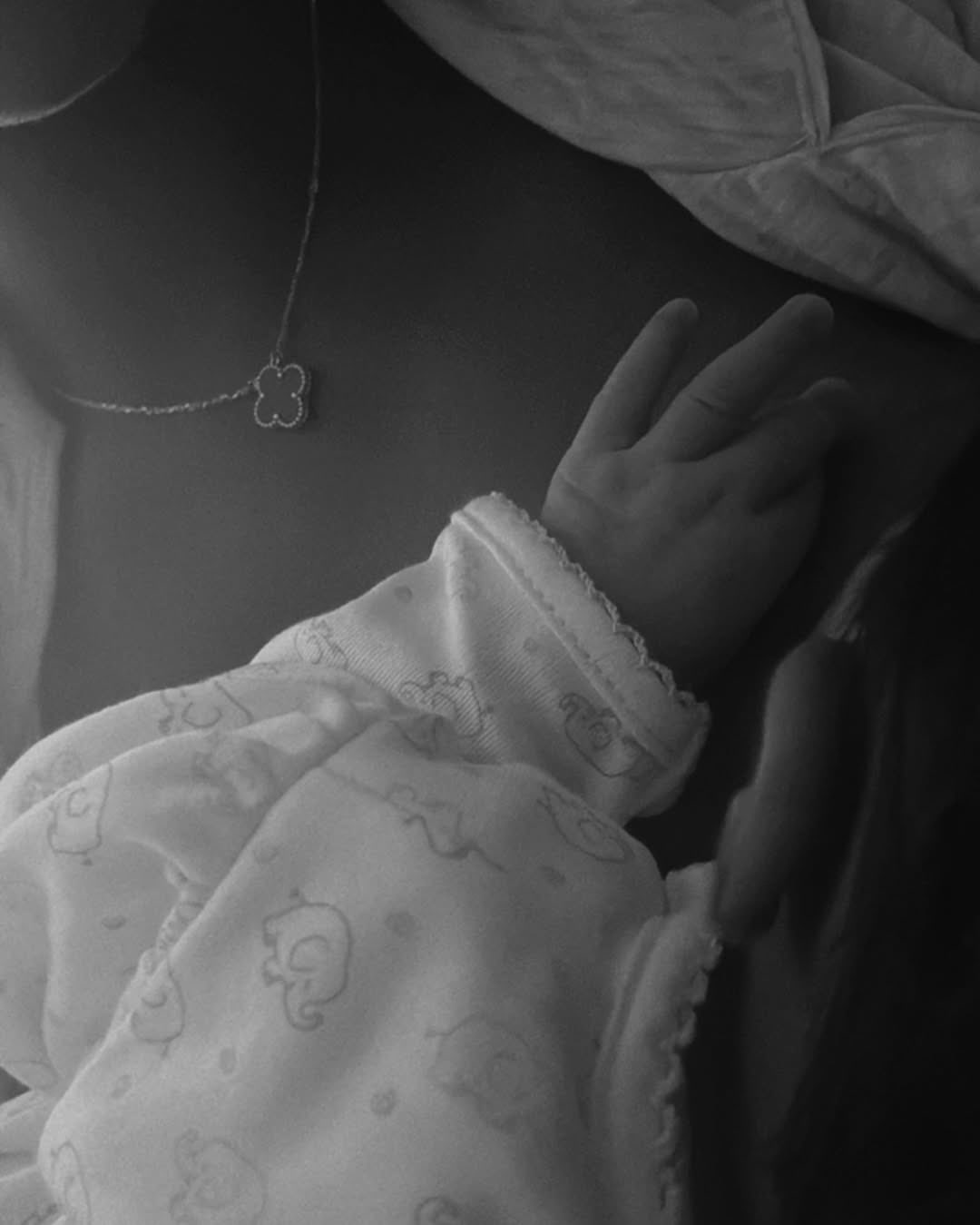 Ludmilla e Brunna Gonçalves revelam rostinho de Zuri em vídeo cheio de amor Ludmilla e Brunna Gonçalves revelam rostinho de Zuri em vídeo cheio de amor