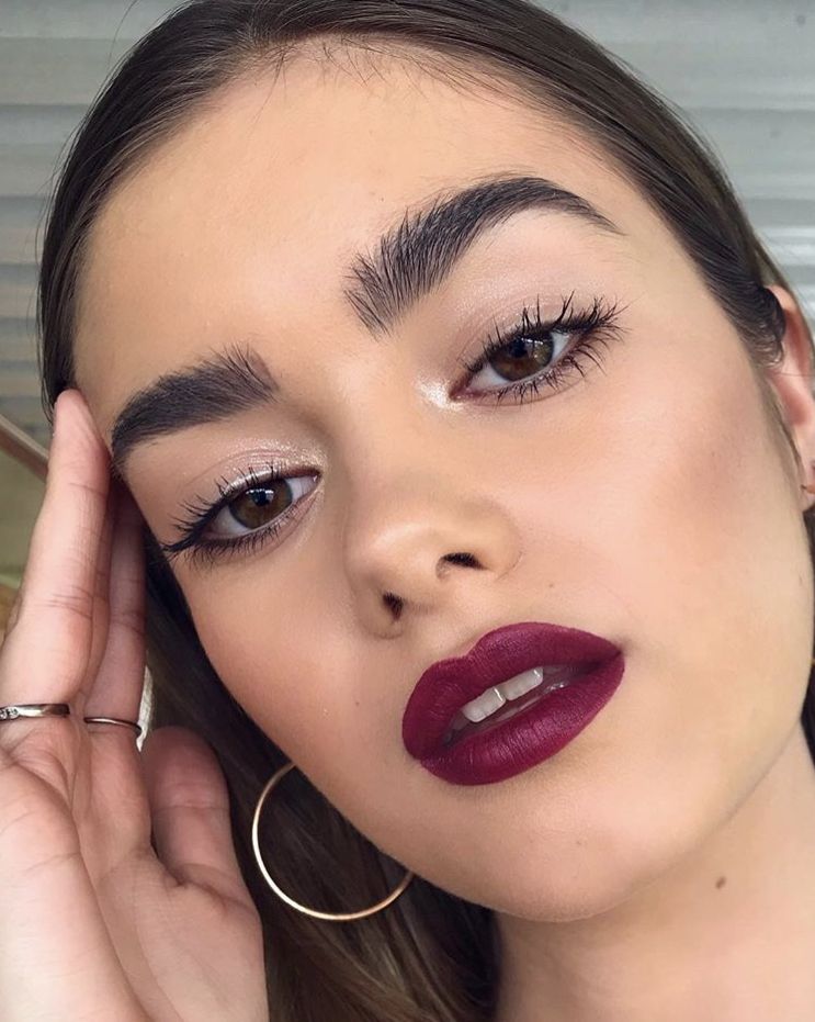 Elegante e intenso, batom vinho, tem aumento de procuras pelo público