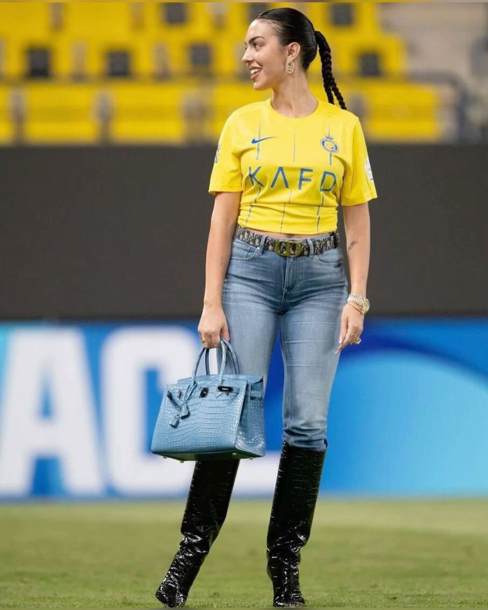 Karoline Lima se inspira em Georgina Rodríguez para montar look Karoline Lima se inspira em Georgina Rodríguez para montar look