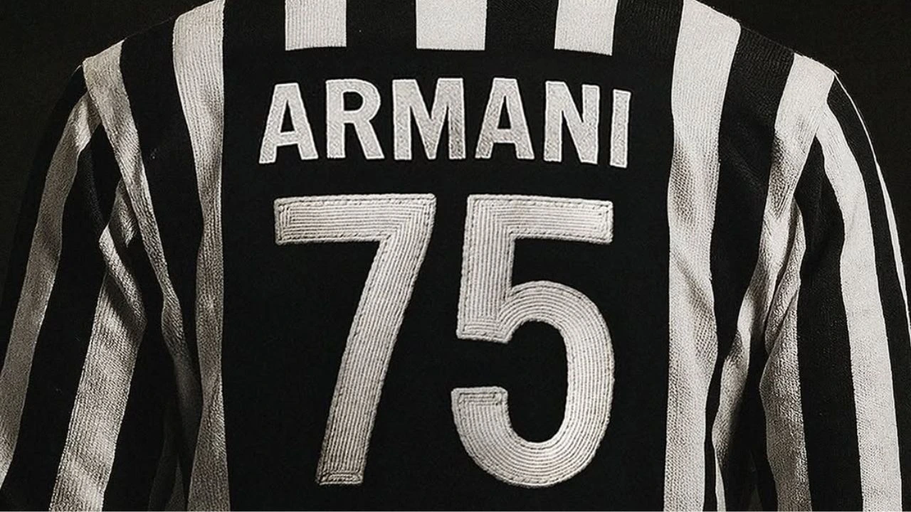 Coleção de roupas para o time do Juventus assinado por Giorgio Armani (reprodução/Instagram/@giorgioarmani)