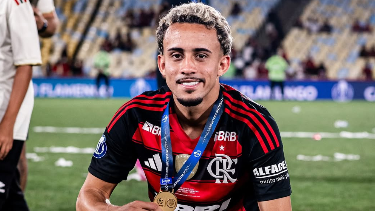 Foto destaque: Matheus Gonçalves após final do Mundial Sub-20 (Reprodução/Instagram/@oficialm10_)