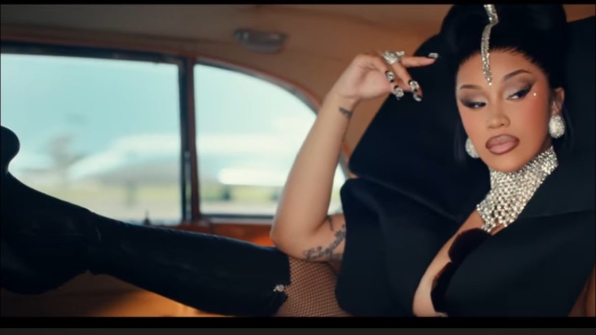 Cardi B em "Imaginary Players" clipe repleto de locações de luxo