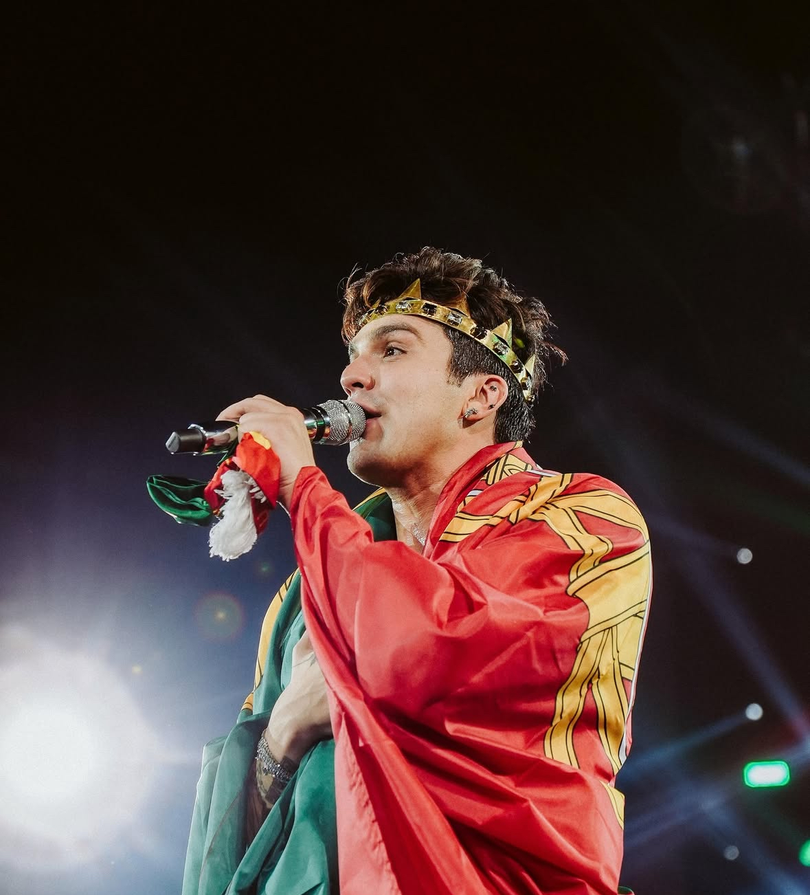 Luan canta para  portugueses 