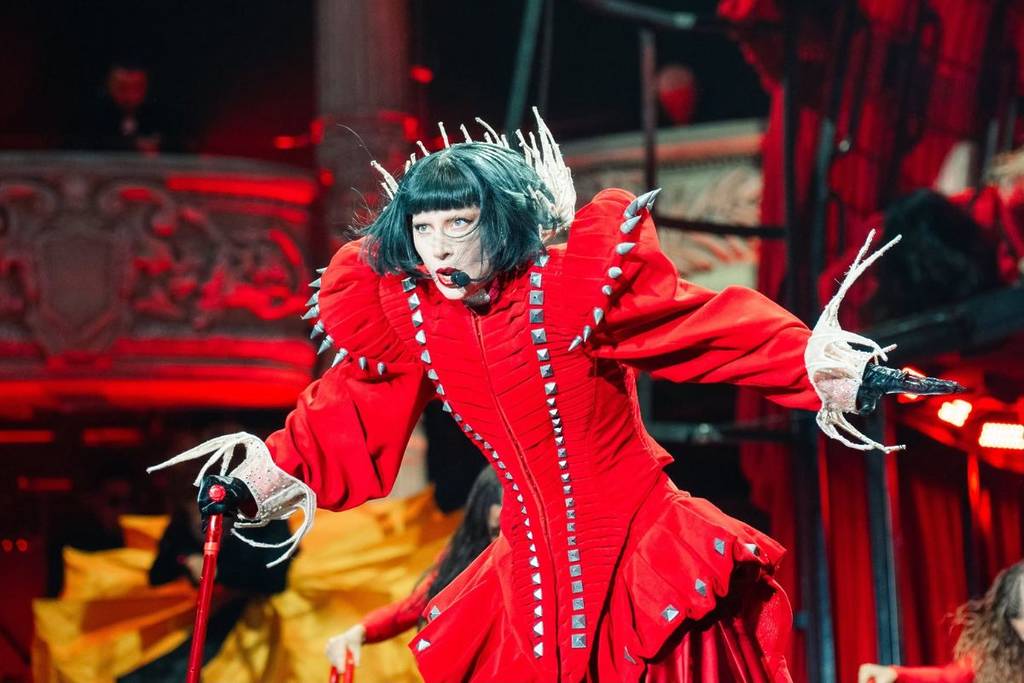 Lady Gaga confirma “The MAYHEM Ball” no Brasil Lady Gaga confirma “The MAYHEM Ball” no Brasil