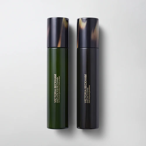 Victoria Beckham investe em inovação e anuncia base que combina alta performance e tratamento dermatológico