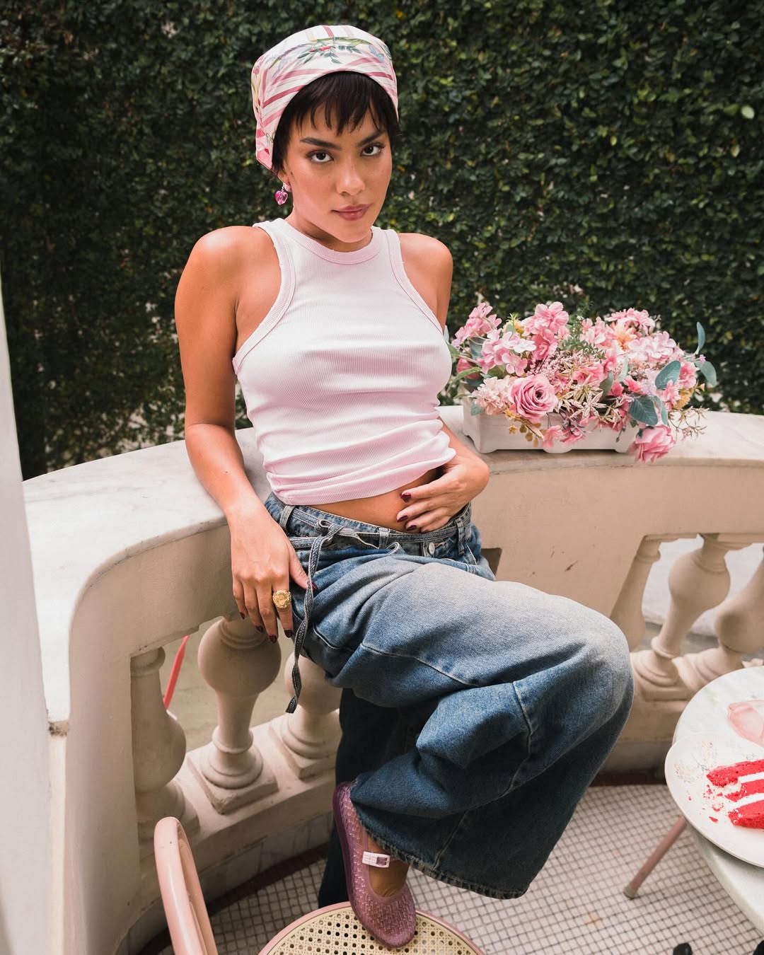 Direto dos anos 1990: lenço volta a ser tendência como acessório de cabelo