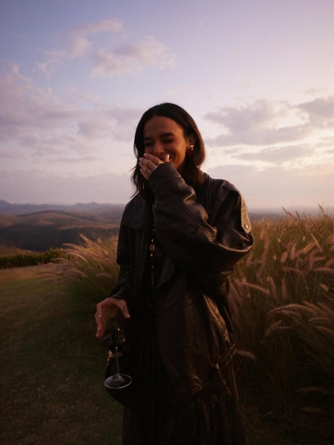 Bruna Marquezine compartilha álbum da renovação de votos entre Giovanna Ewbank e Bruno Gagliasso