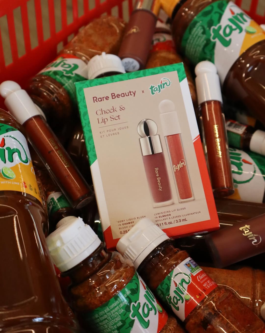 Rare Beauty e Tajín lançam parceria inédita para novo produto