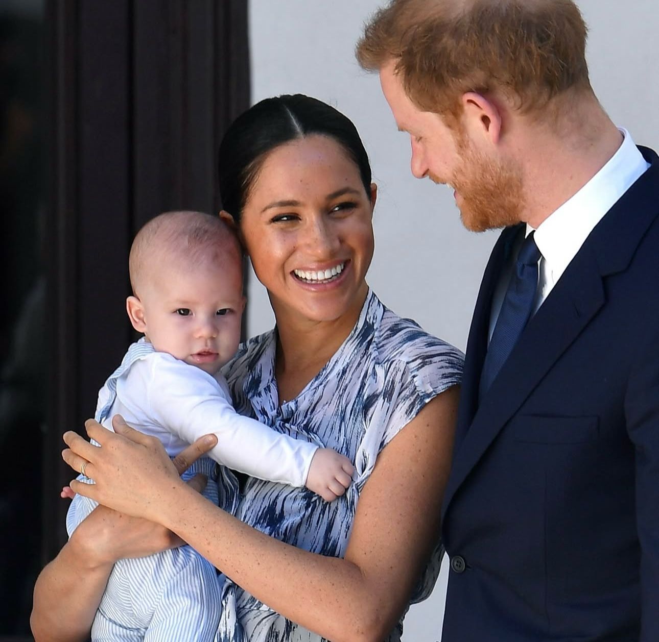 Meghan e Harry surfam com Archie em Carpinteria no dia de praia em família
