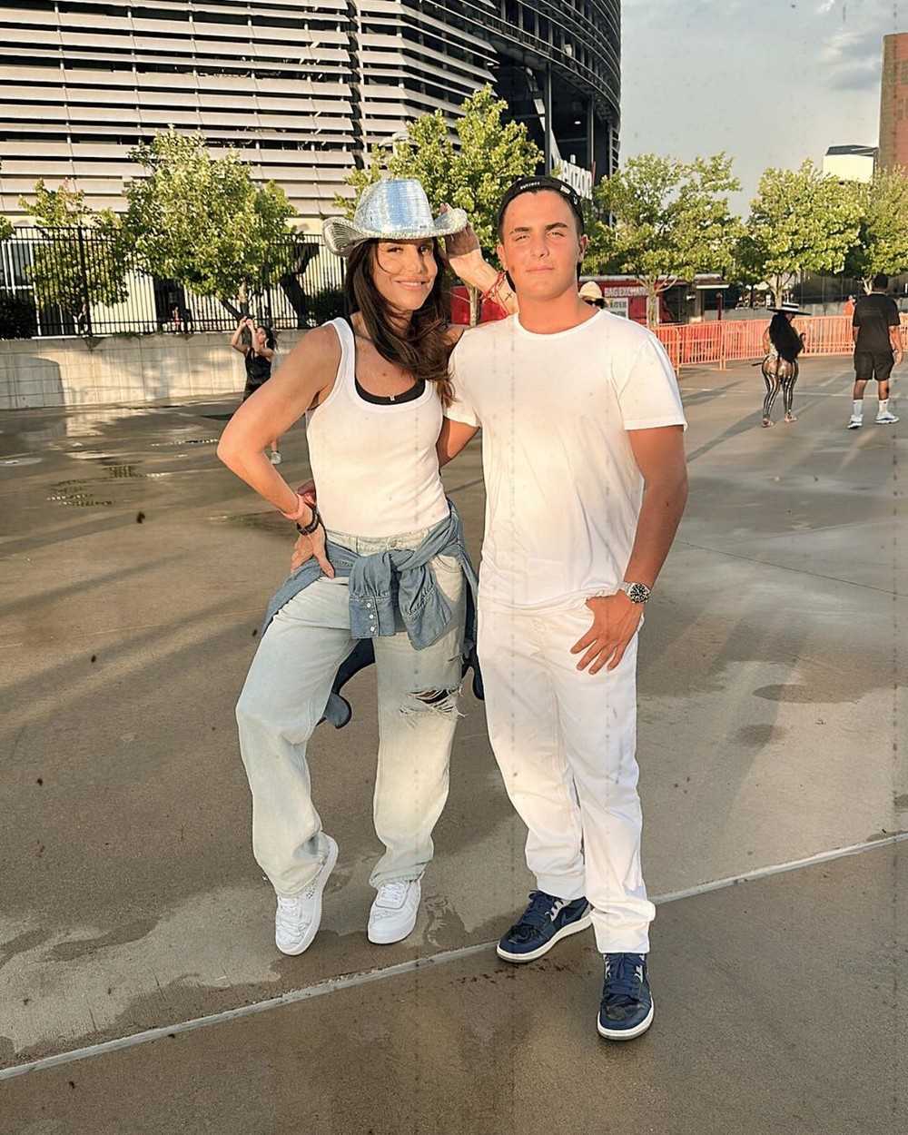 Filho de Ivete Sangalo divulga registro raro com a mãe e declara: “Eterna professora”