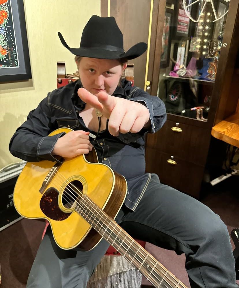 Lewis Capaldi relata 'ghosting' de Justin Bieber após encontro em festa