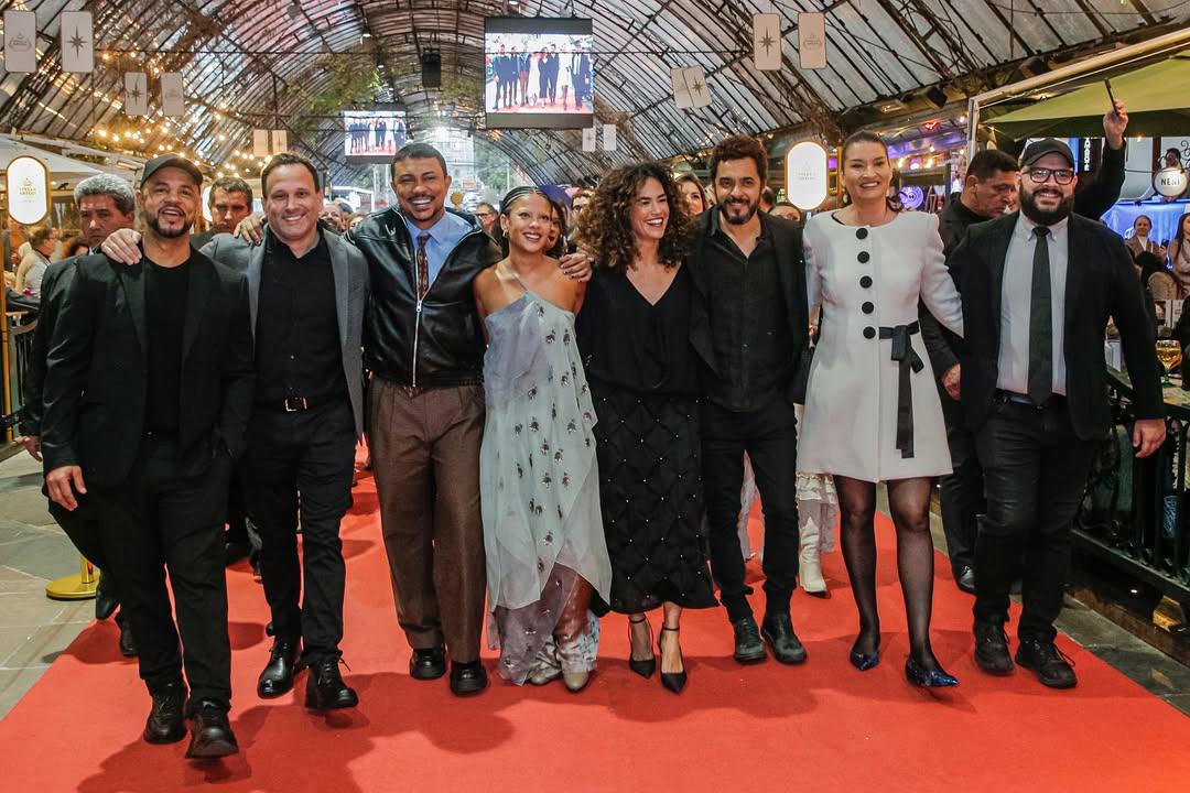 Bella Campos estreia no cinema e seu visual rouba cena em festival