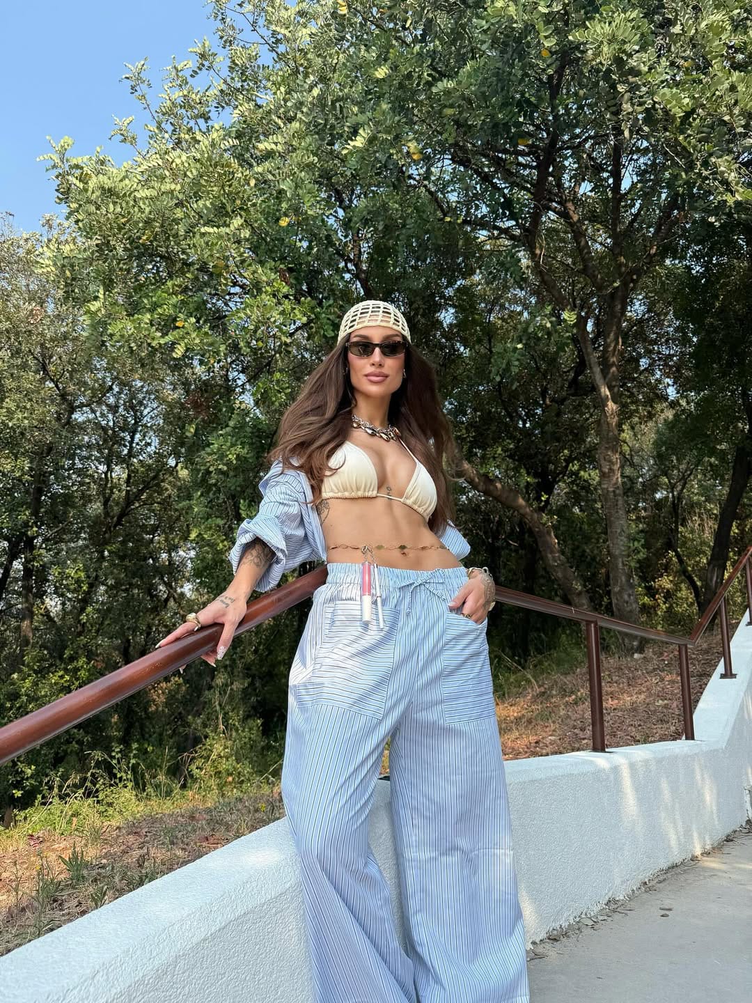 Bianca Andrade revela estilo vibrante no verão europeu