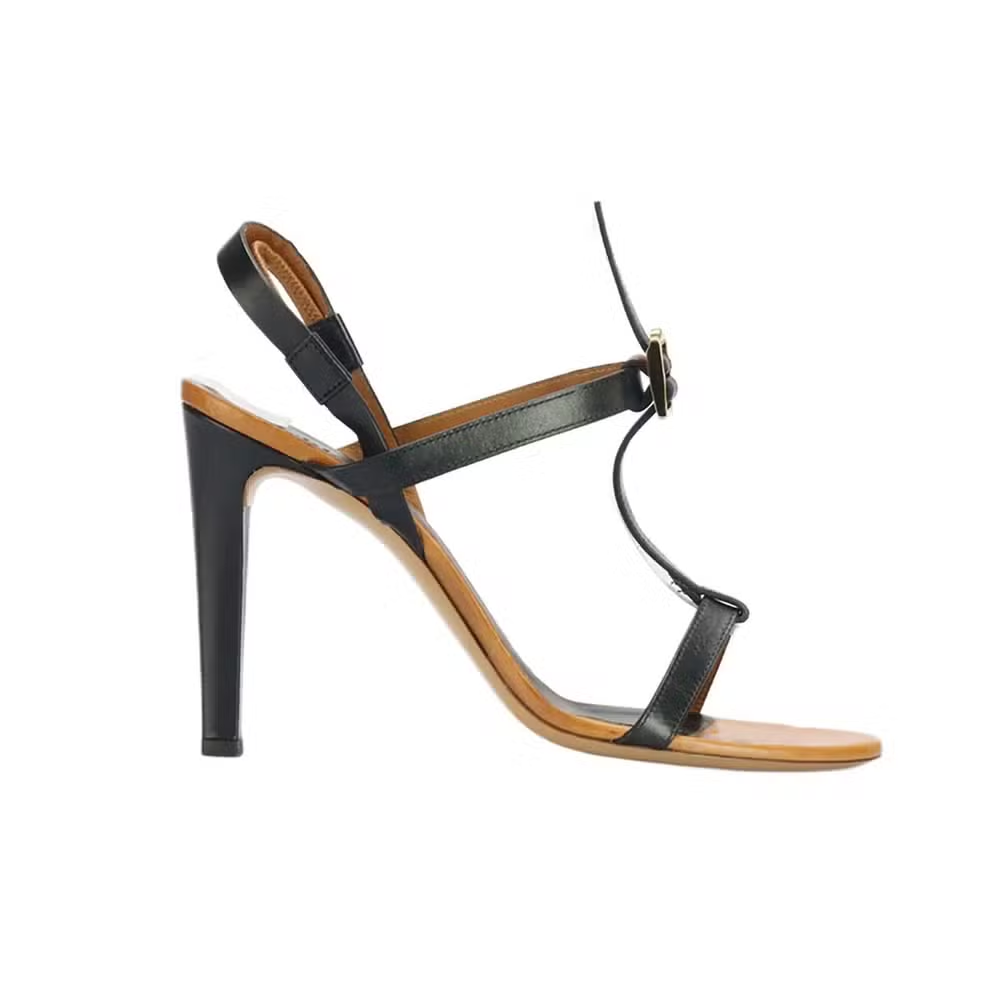 Anne Hathaway resgata sandálias T-strap em nova sequência