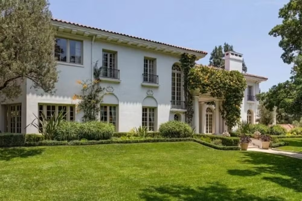 Angelina Jolie coloca mansão de R$ 133 milhões à venda e planeja deixar Los Angeles