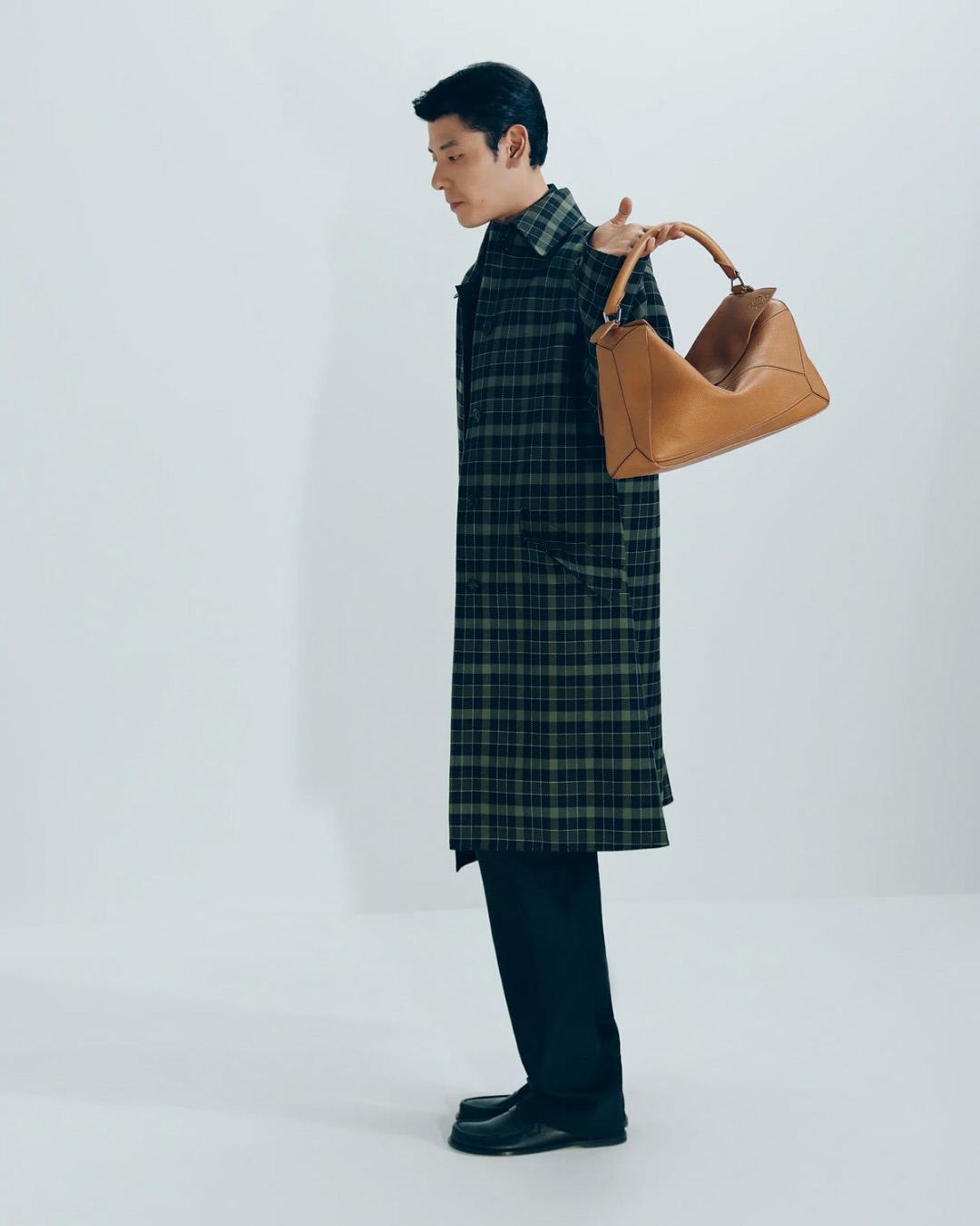 Jiang Qiming torna-se embaixador da Loewe em nova campanha