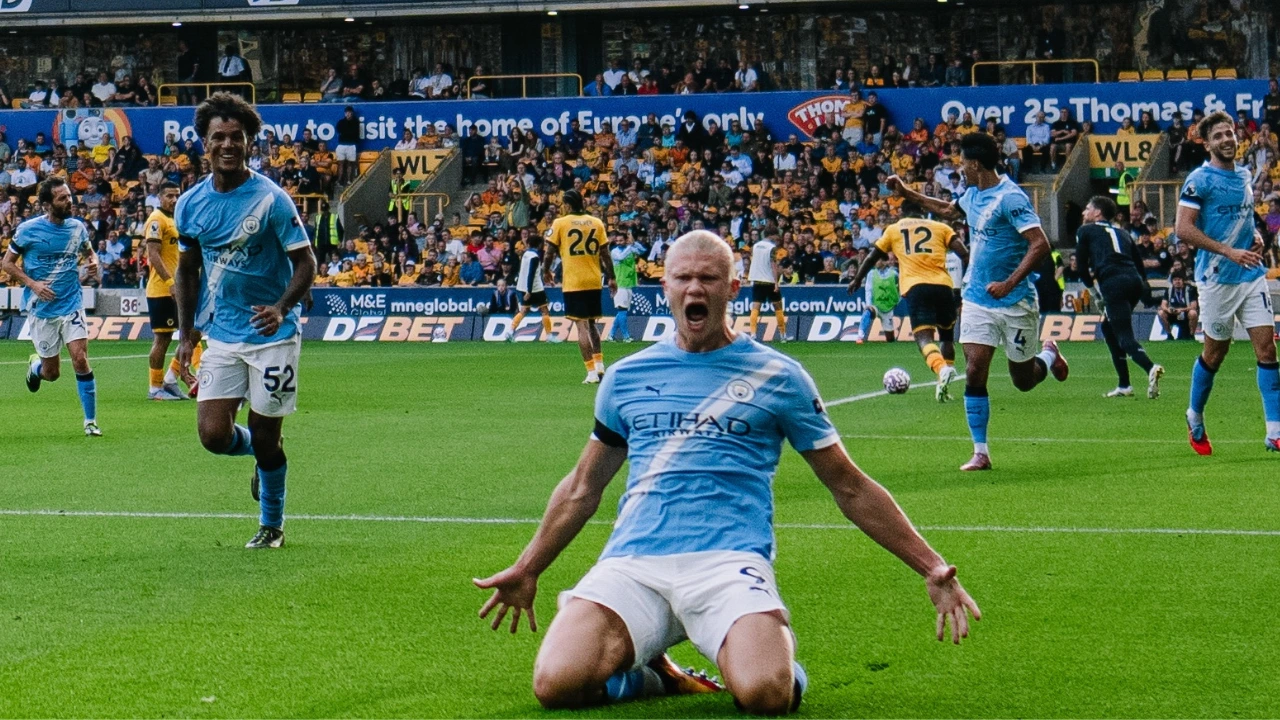Hallad marcou gol na estreia do Manchester City