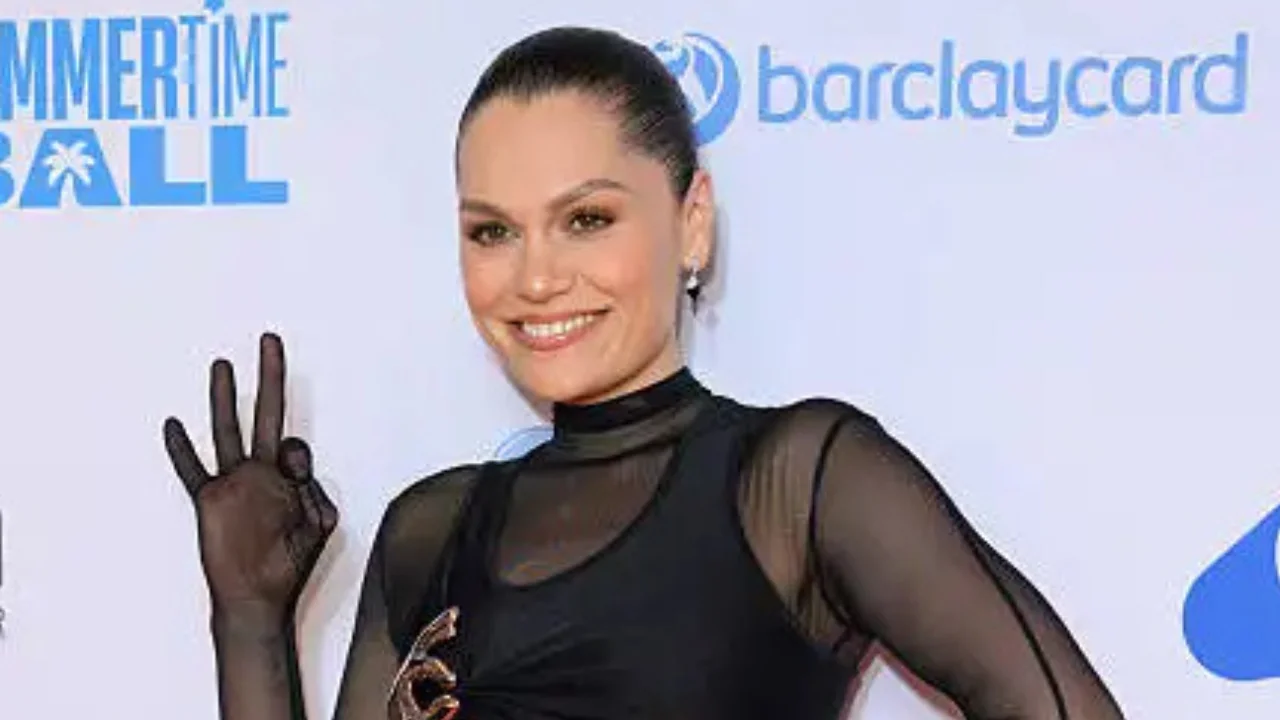 Recém-operada, Jessie J afasta rumores e confirma show no The Town