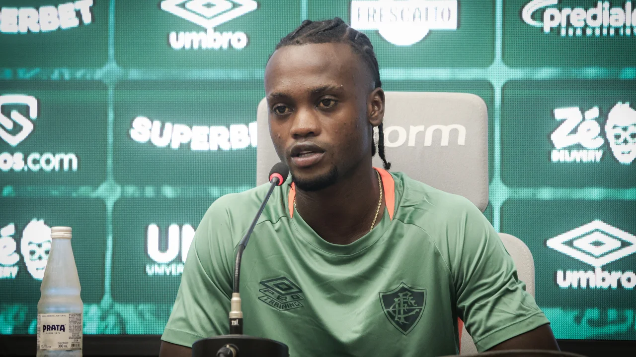 Santi Moreno é apresentado no Fluminense; jogador fala sobre seguir passos de Jhon Arias