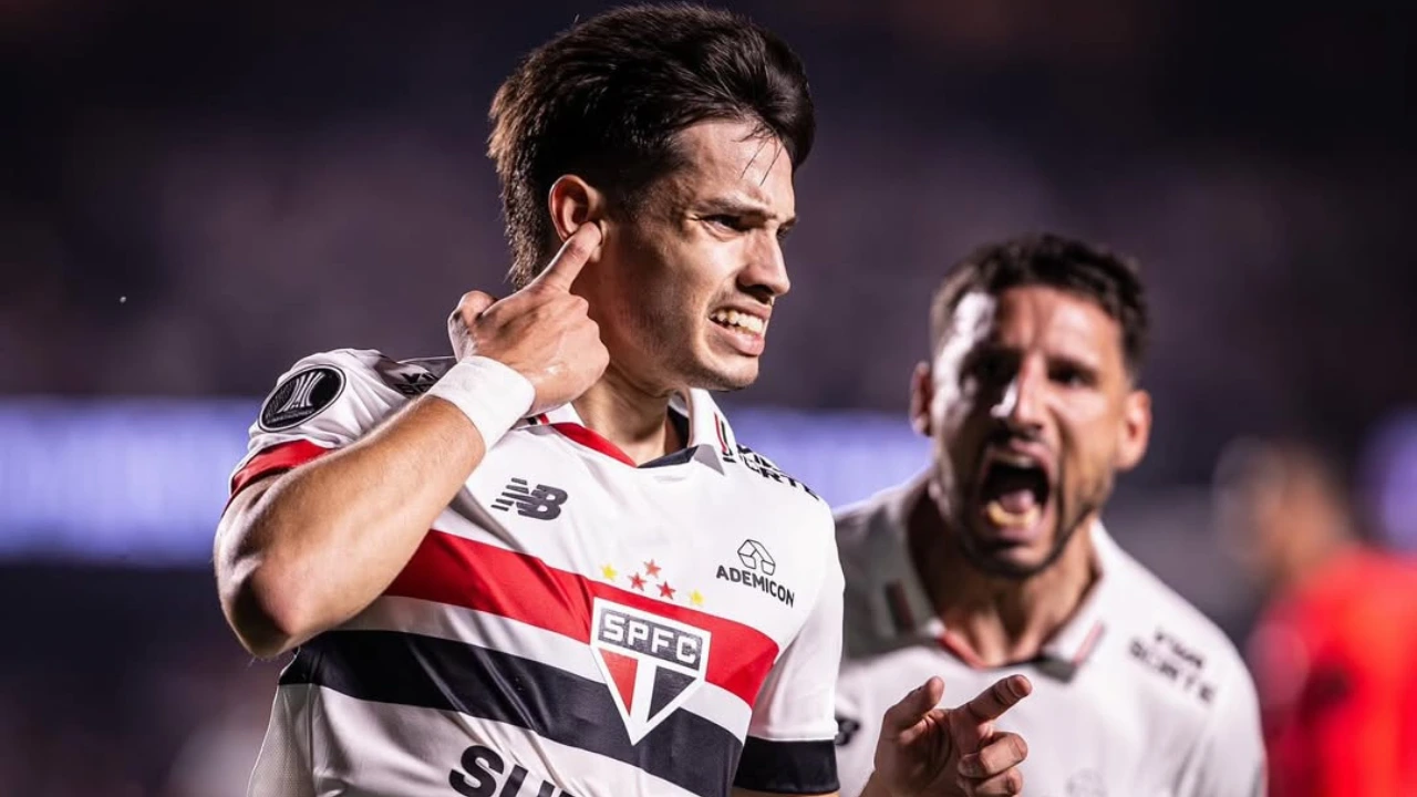 São Paulo quita dívida e escapa de transfer ban da Fifa