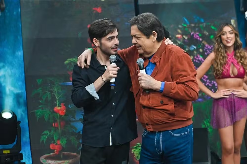 Fausto Silva é internado no Hospital Albert Einstein, em São Paulo