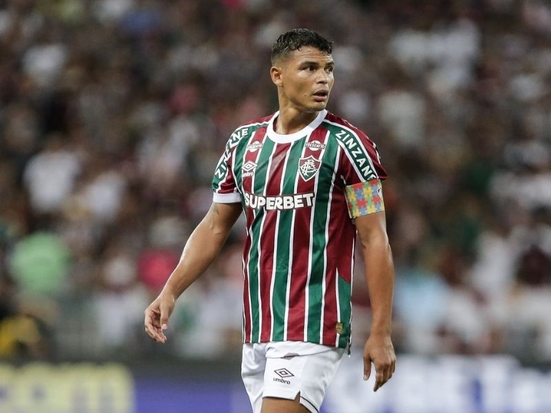 Fluminense enfrenta crise defensiva com série de gols sofridos no Brasileirão, superando até o Sport