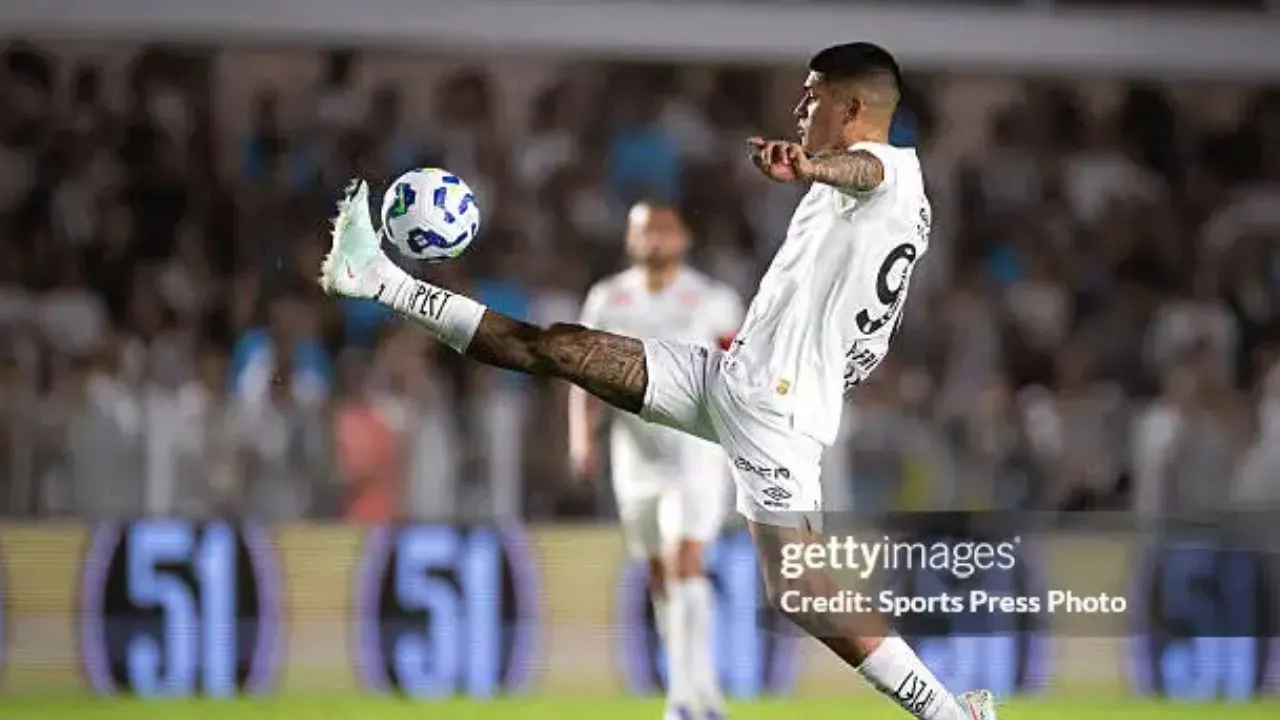 Adonis Frias será Desfalque confirmado pelo Santos na partida contra Red Bull Bragantino