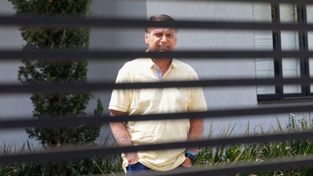 Moraes concede permissão a Bolsonaro para realizar procedimento médico