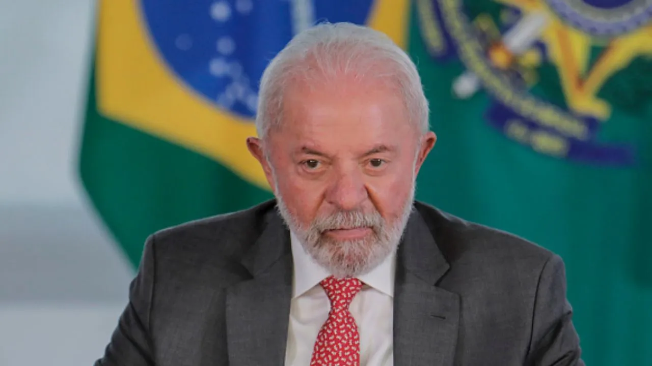 Lula abre possibilidade de disputar Presidência em 2026