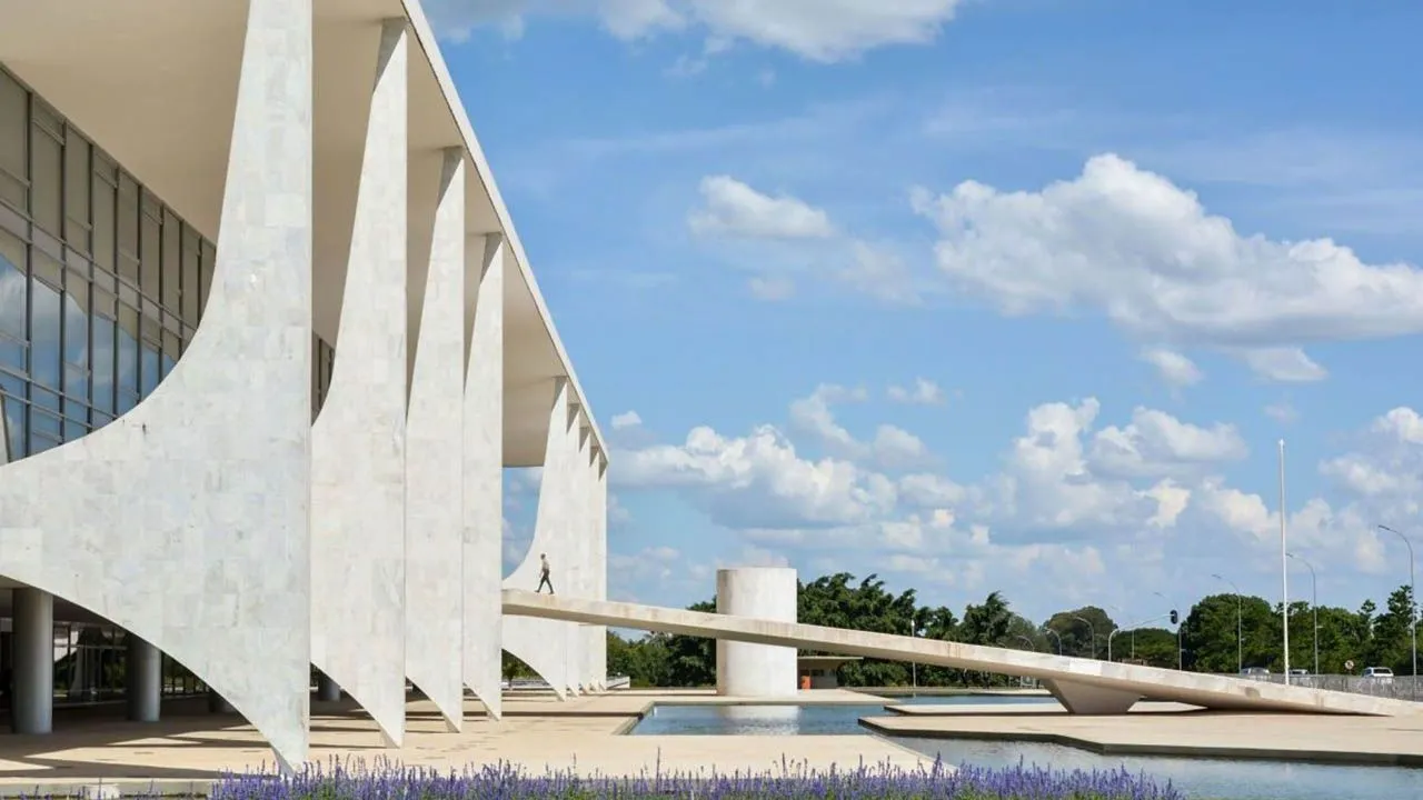 Tentativa de invasão ao Palácio do Planalto resulta em prisão