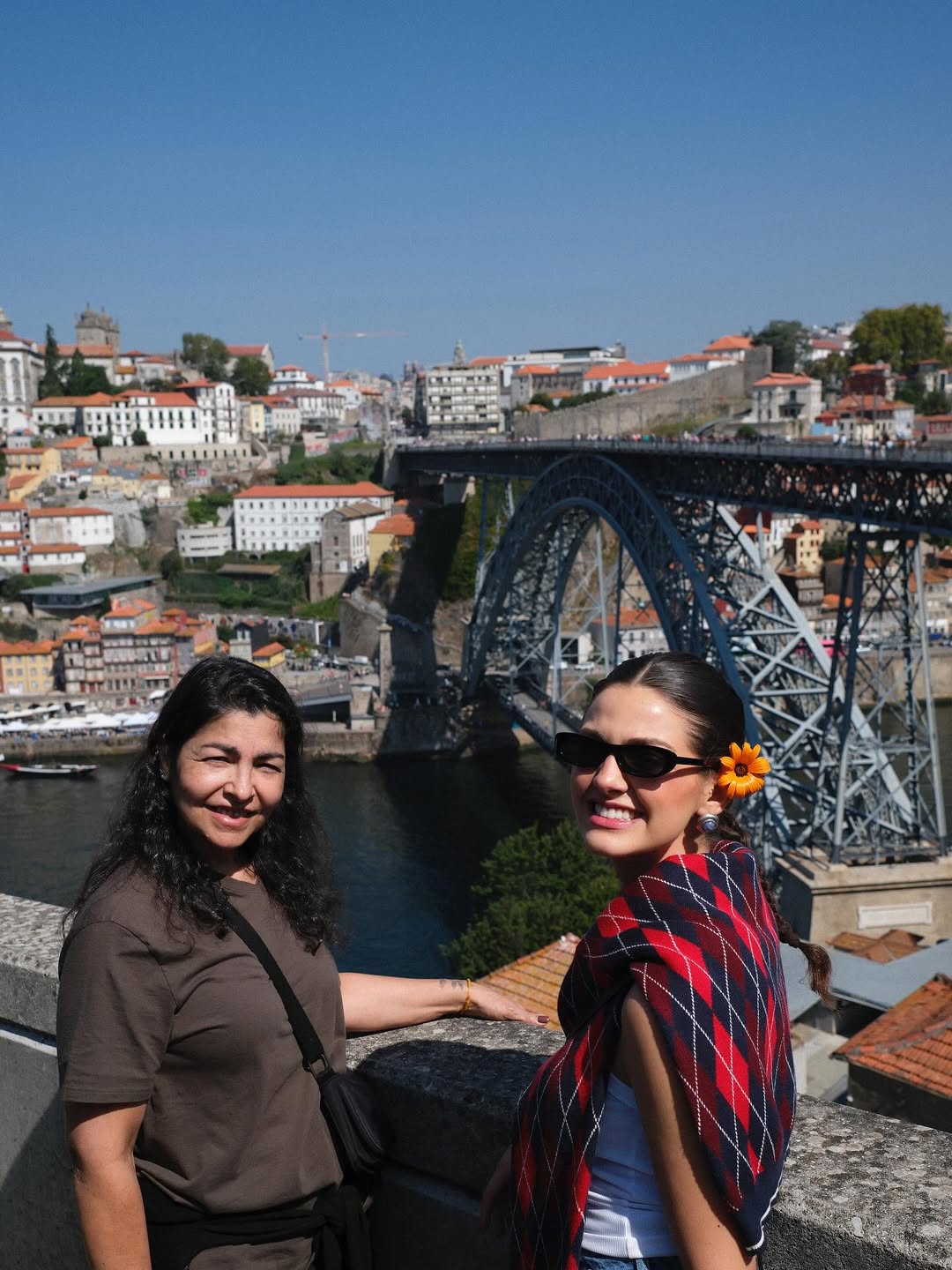 Caio Castro aproveita férias em hotel luxuoso em Portugal, ao lado da mãe e da namorada Caio Castro aproveita férias em hotel luxuoso em Portugal, ao lado da mãe e da namorada