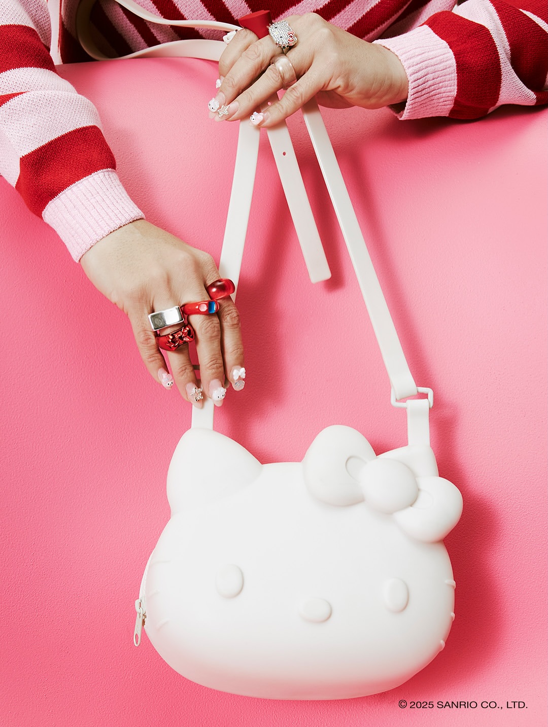 Melissa relança collab com Hello Kitty em coleção divertida