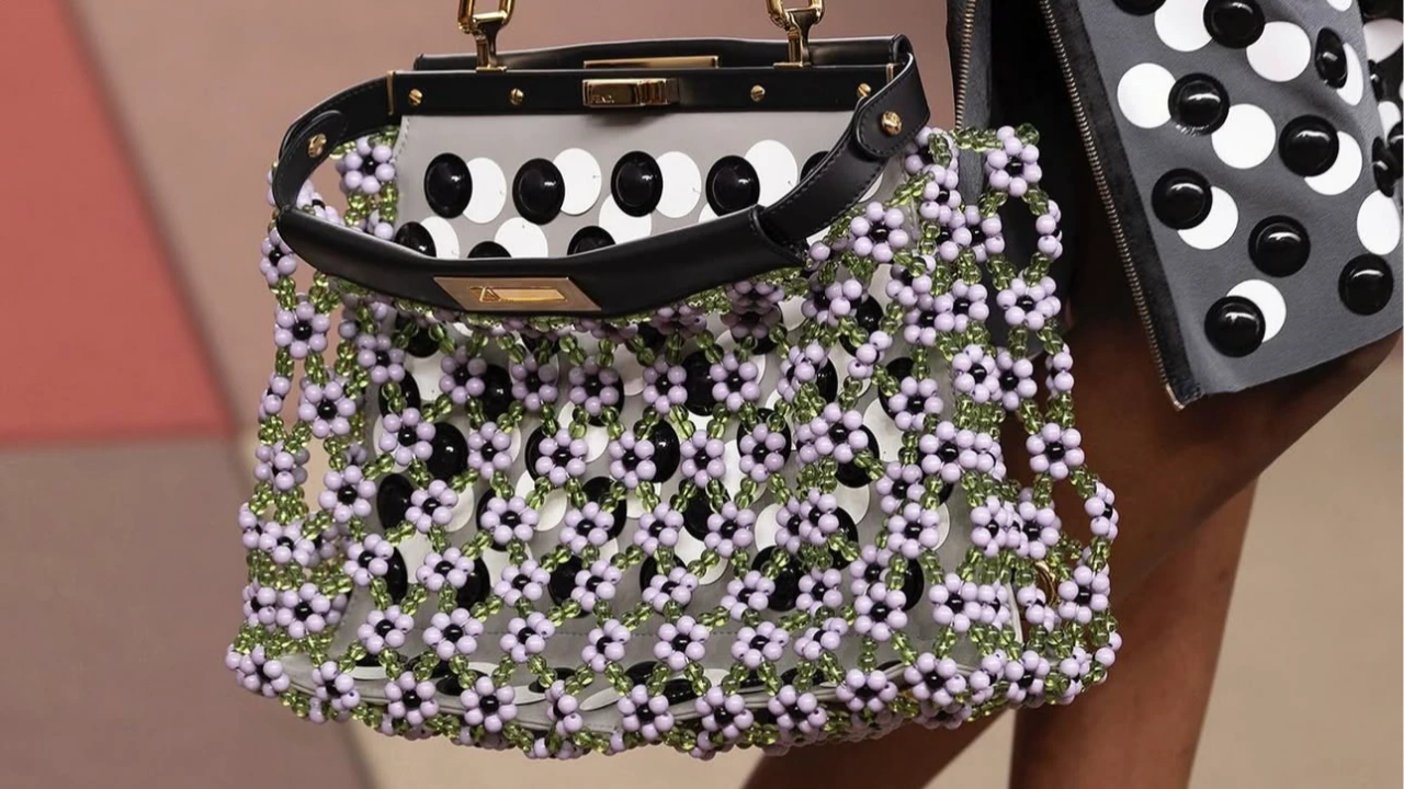 Silvia Venturini Fendi revela o luxo contemporâneo com a nova Peekaboo