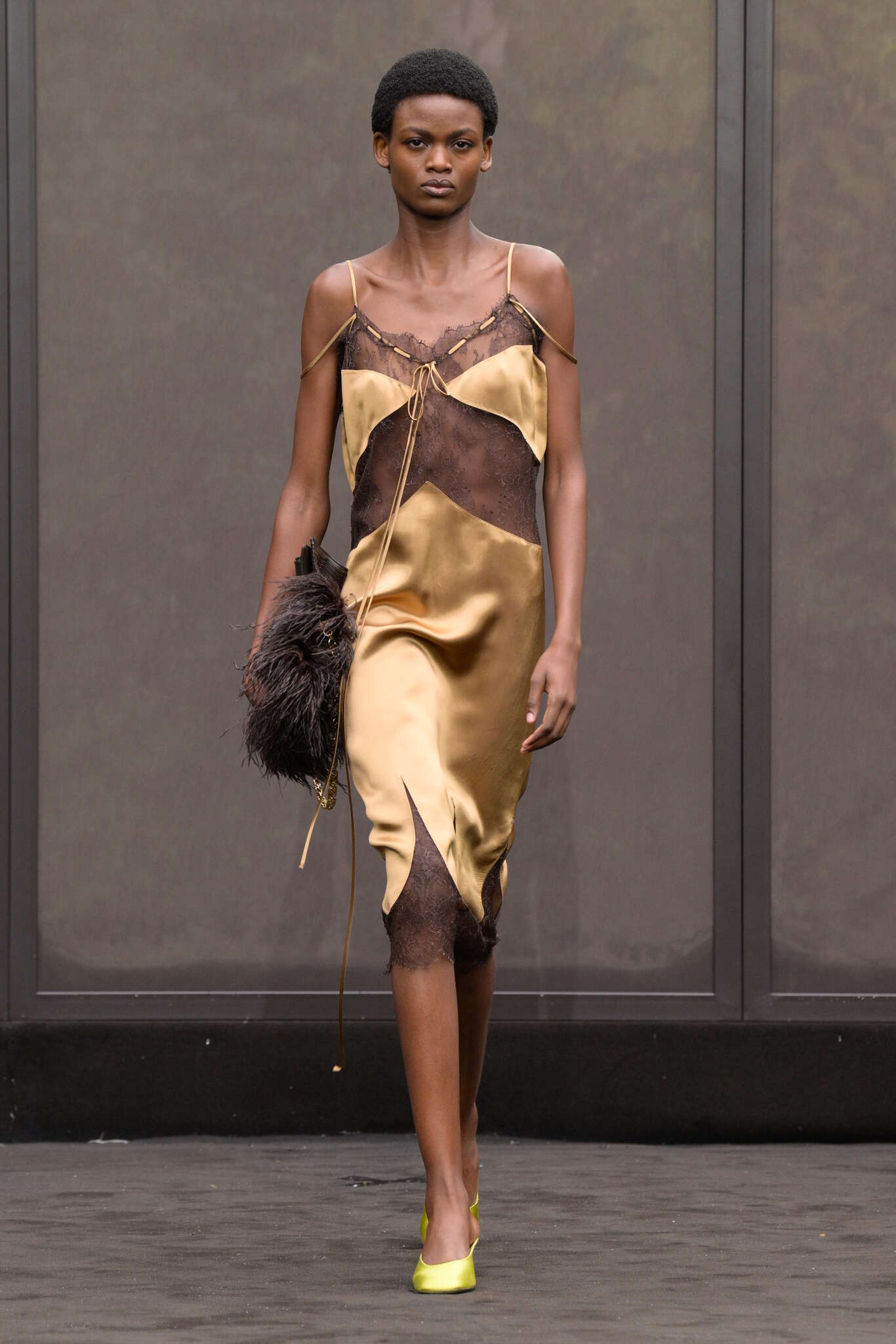 Ferragamo resgata os anos 20 em desfile na Semana de Moda de Milão