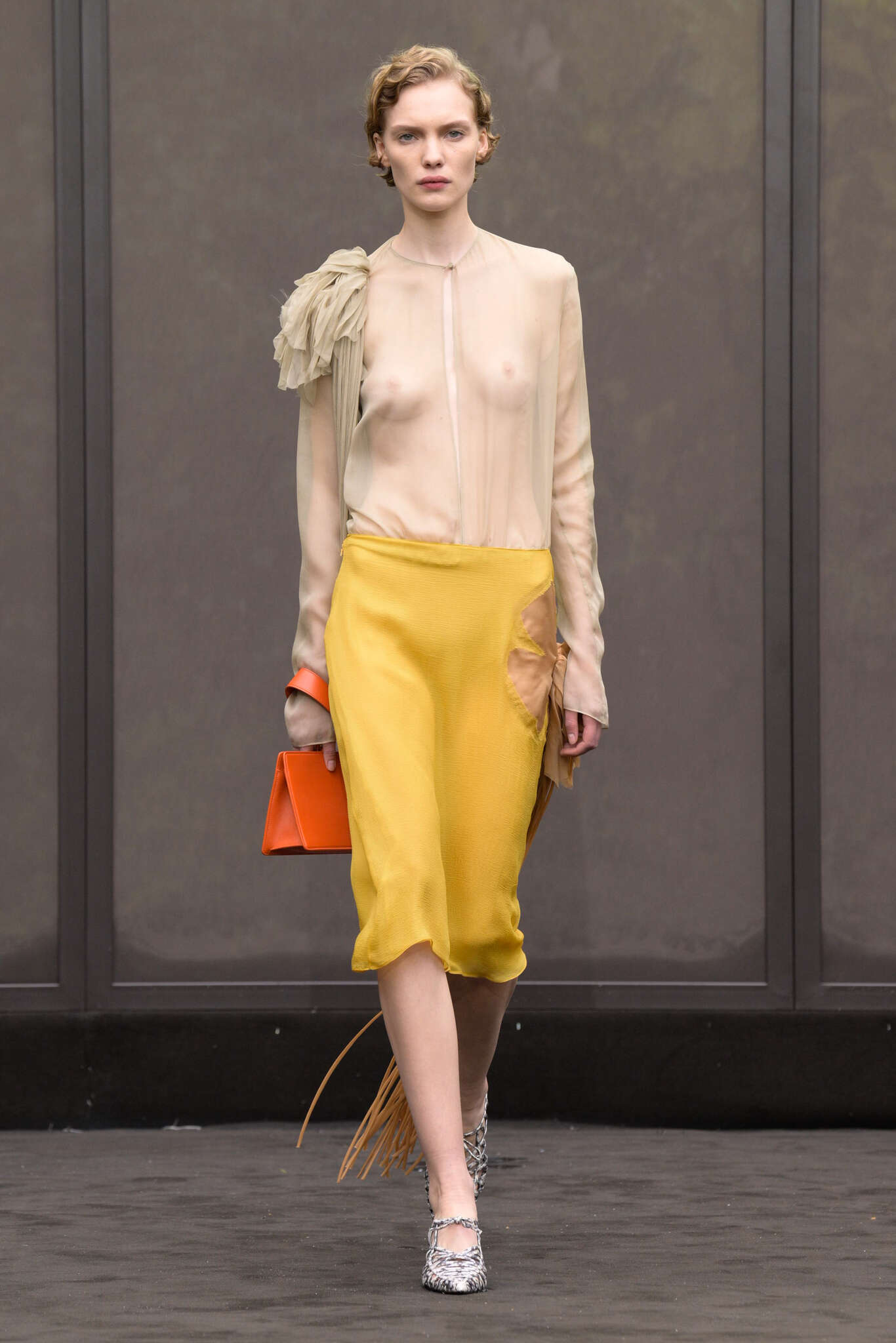 Ferragamo resgata os anos 20 em desfile na Semana de Moda de Milão