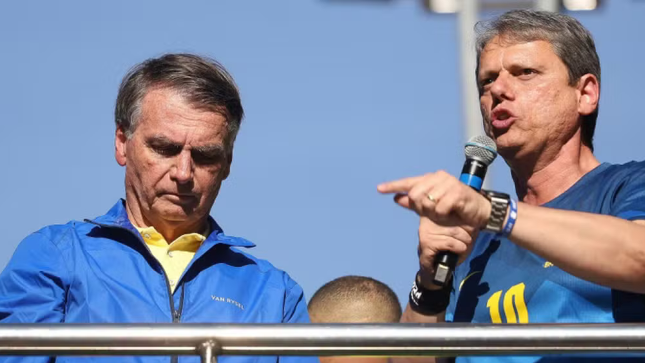 Governador de São Paulo visita ex presidente Jair Bolsonaro em prisão domiciliar