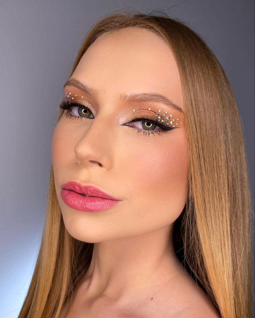 Brilho, cores e criatividade: maquiagens para curtir o The Town 2025 Brilho, cores e criatividade: maquiagens para curtir o The Town 2025