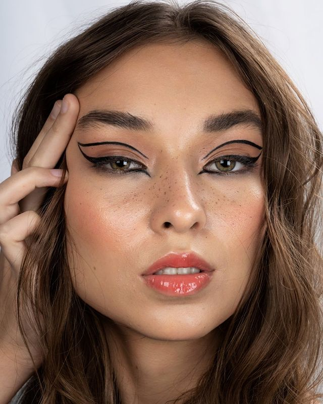 Brilho, cores e criatividade: maquiagens para curtir o The Town 2025 Brilho, cores e criatividade: maquiagens para curtir o The Town 2025