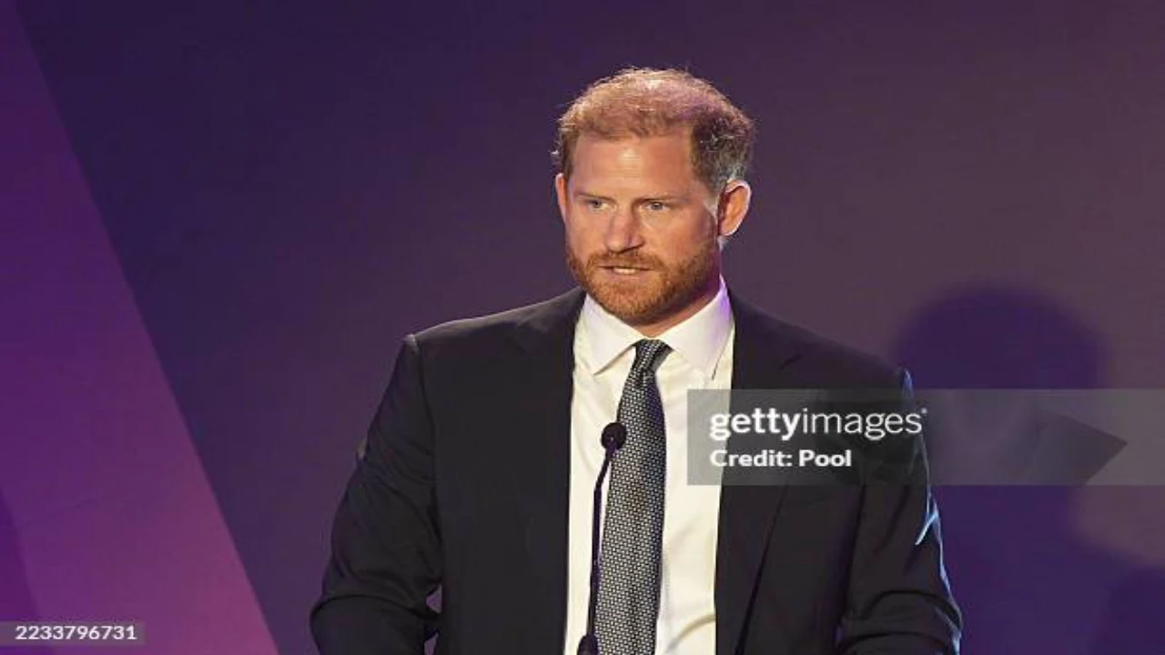 Príncipe Harry faz visita discreta a membro da família real britânica