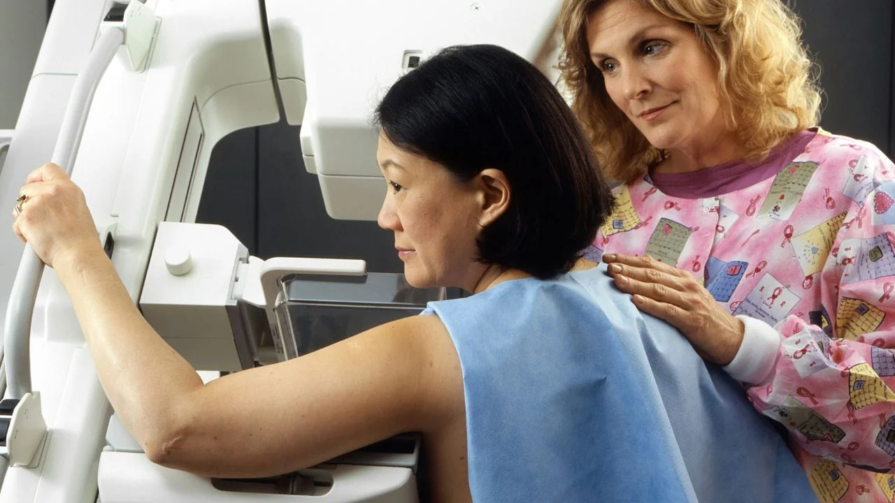 SUS antecipa exames de mamografia para mulheres a partir dos 40 anos