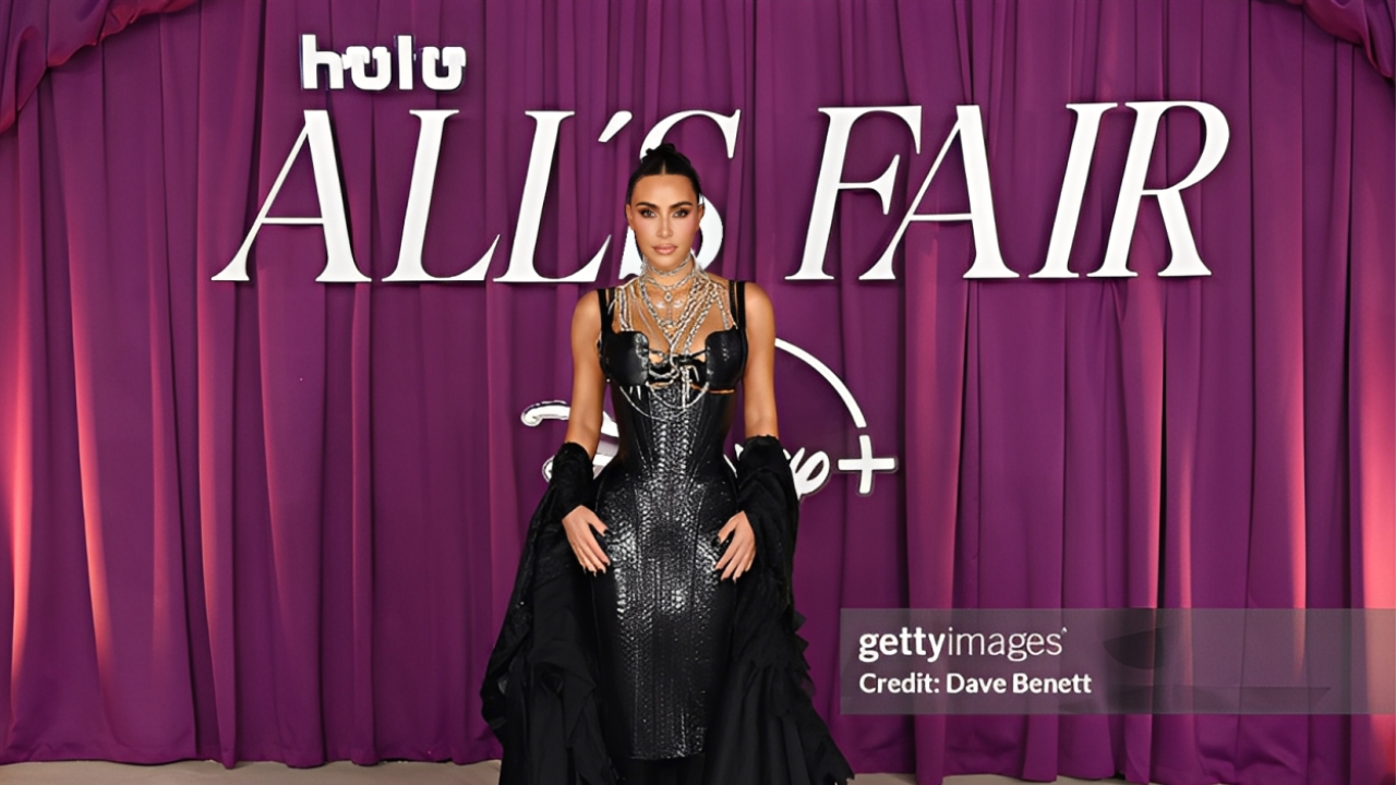 Kim Kardashian exibe looks marcantes durante tour de All’s Fair