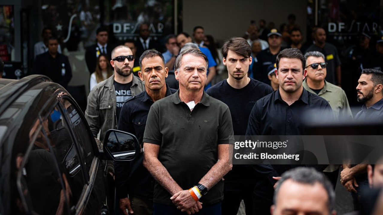 Bolsonaro pode ir pra prisão fechada ainda em novembro | Reprodução/ Getty Images Embed/ Arthur Menescal